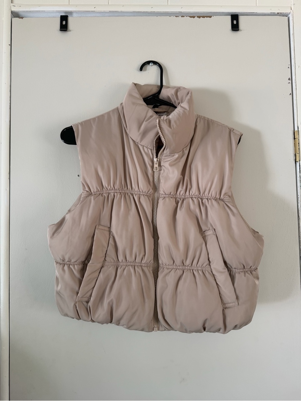 Women's cropped Puffer Vest - Light Beige Sleeveless Jacket